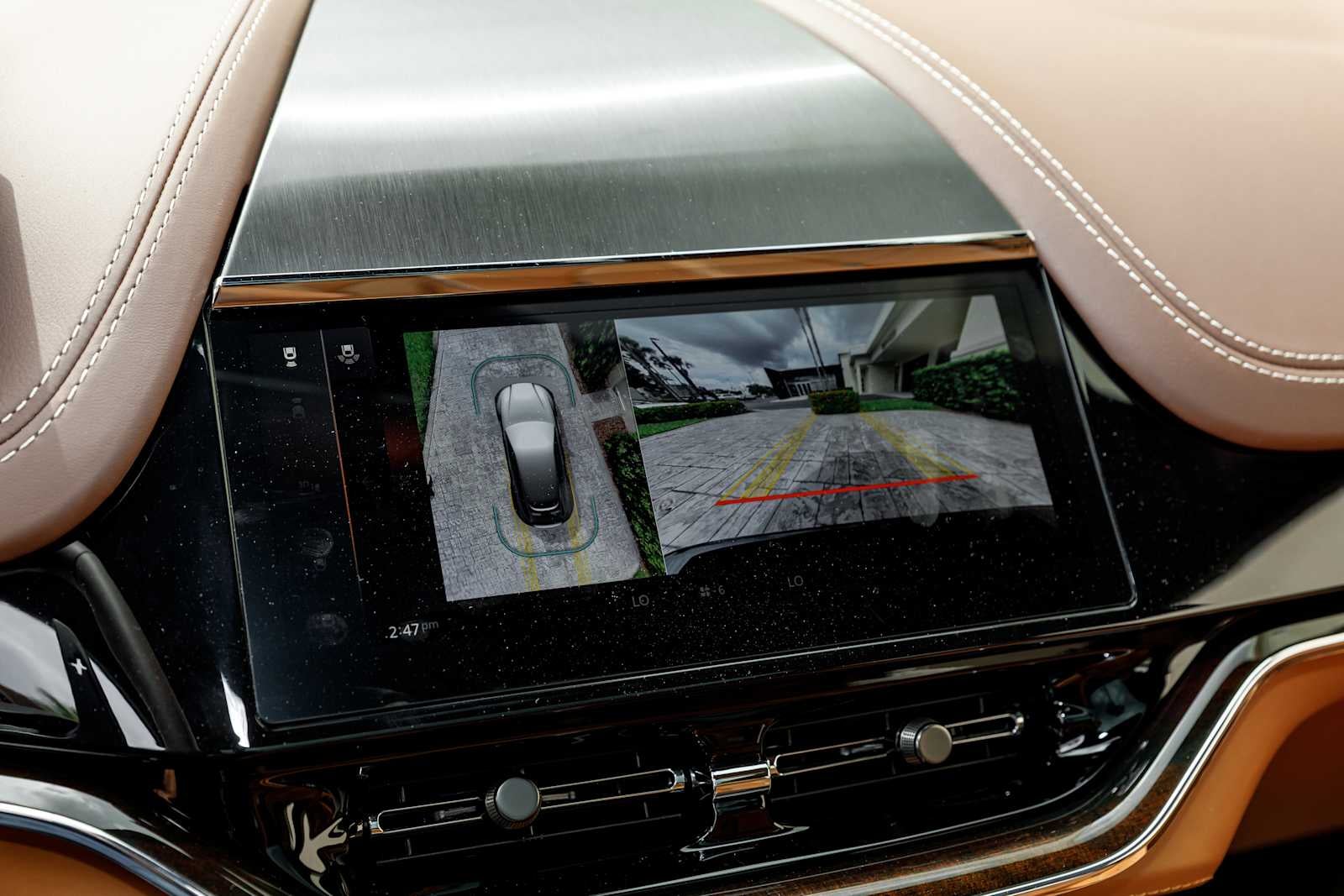 2025 Aston Martin DBX 707