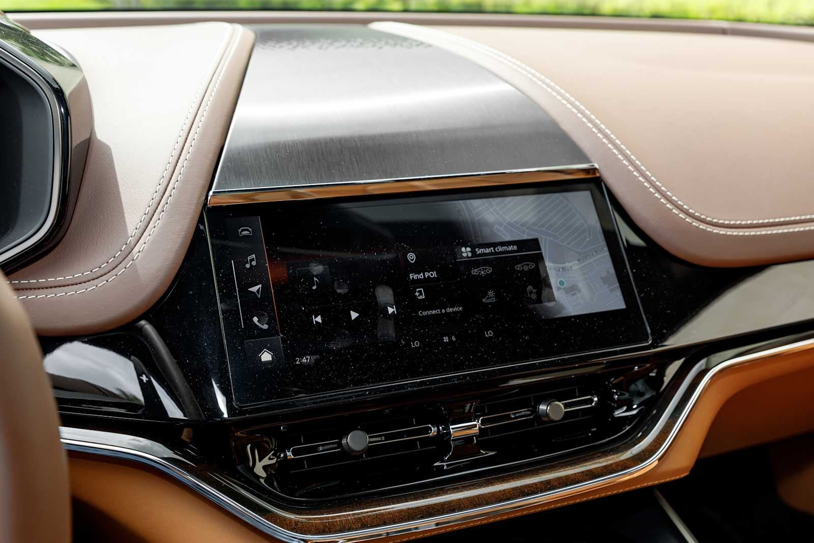 2025 Aston Martin DBX 707