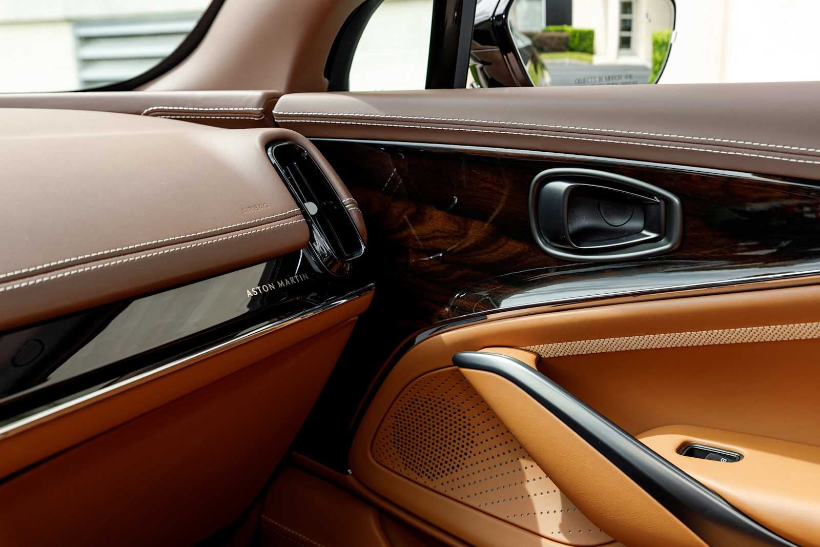 2025 Aston Martin DBX 707