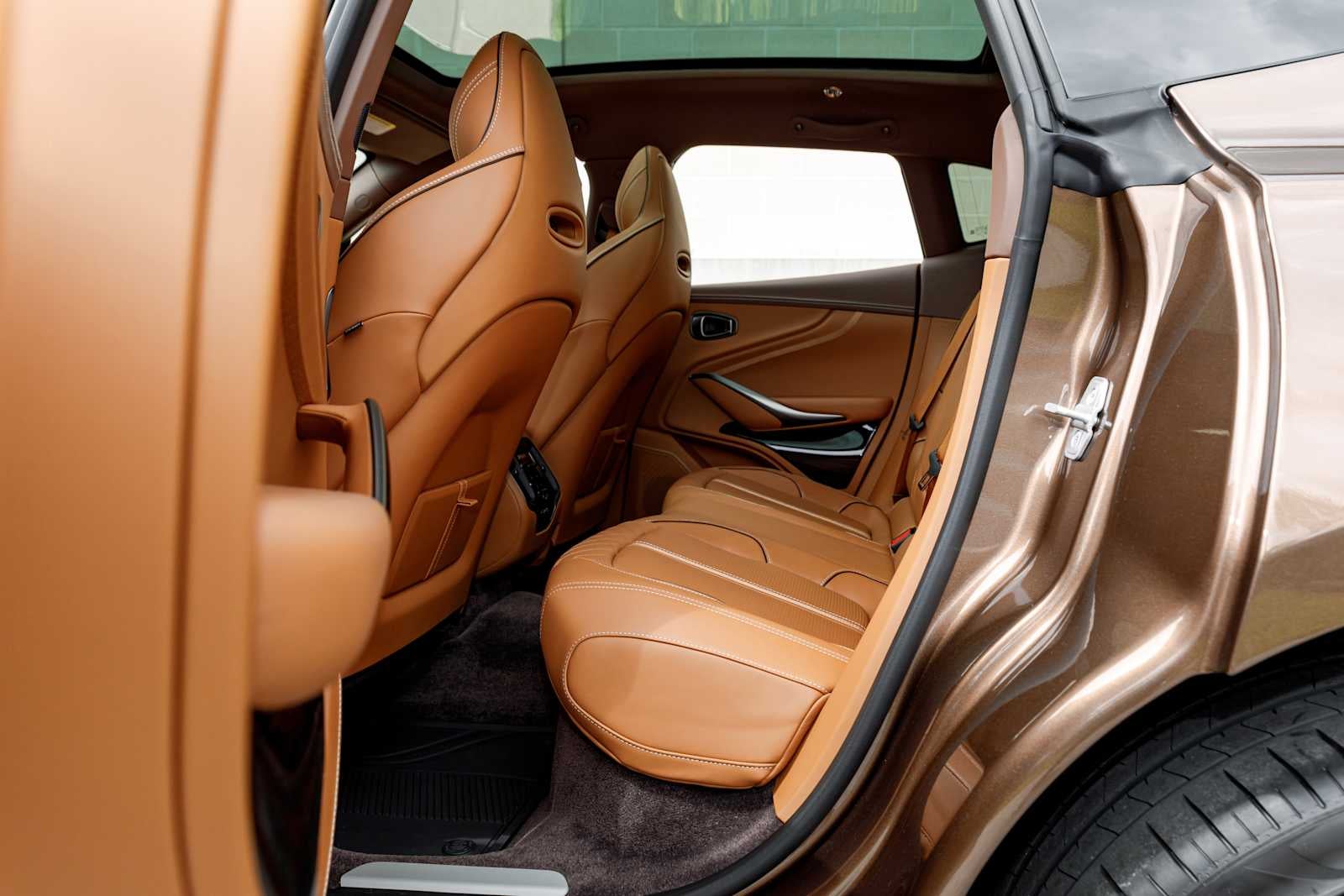 2025 Aston Martin DBX 707