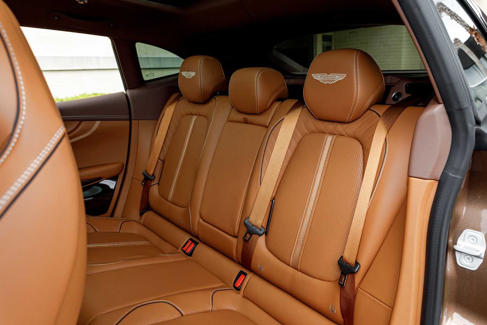 2025 Aston Martin DBX 707