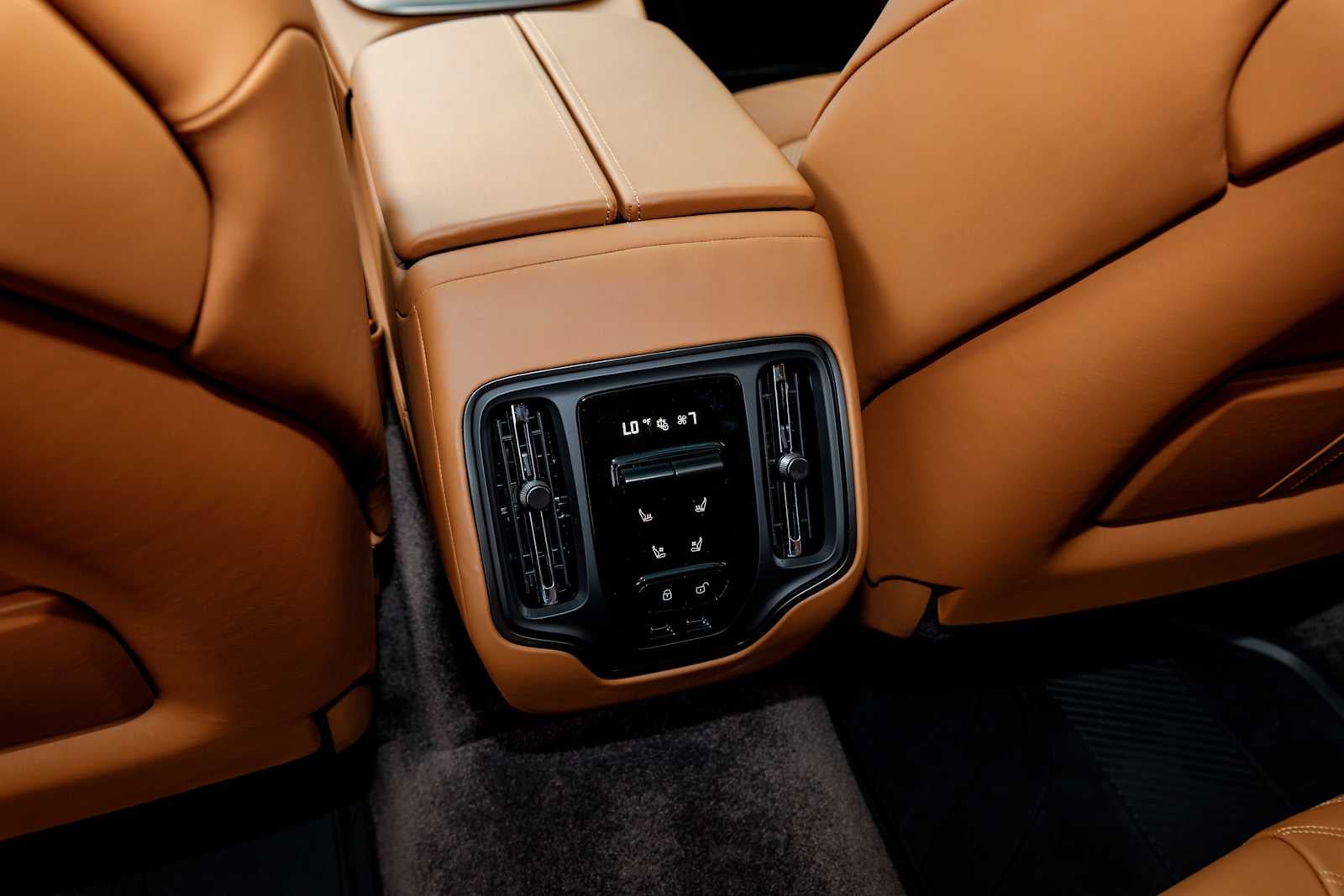 2025 Aston Martin DBX 707