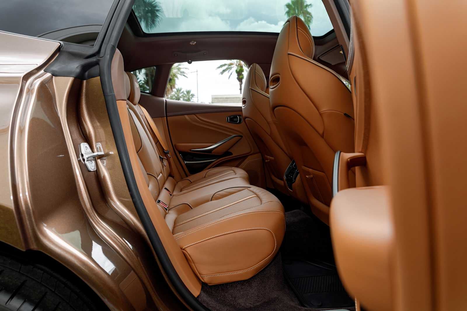 2025 Aston Martin DBX 707