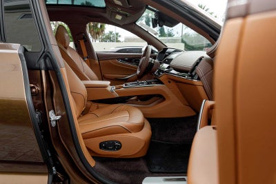 2025 Aston Martin DBX 707