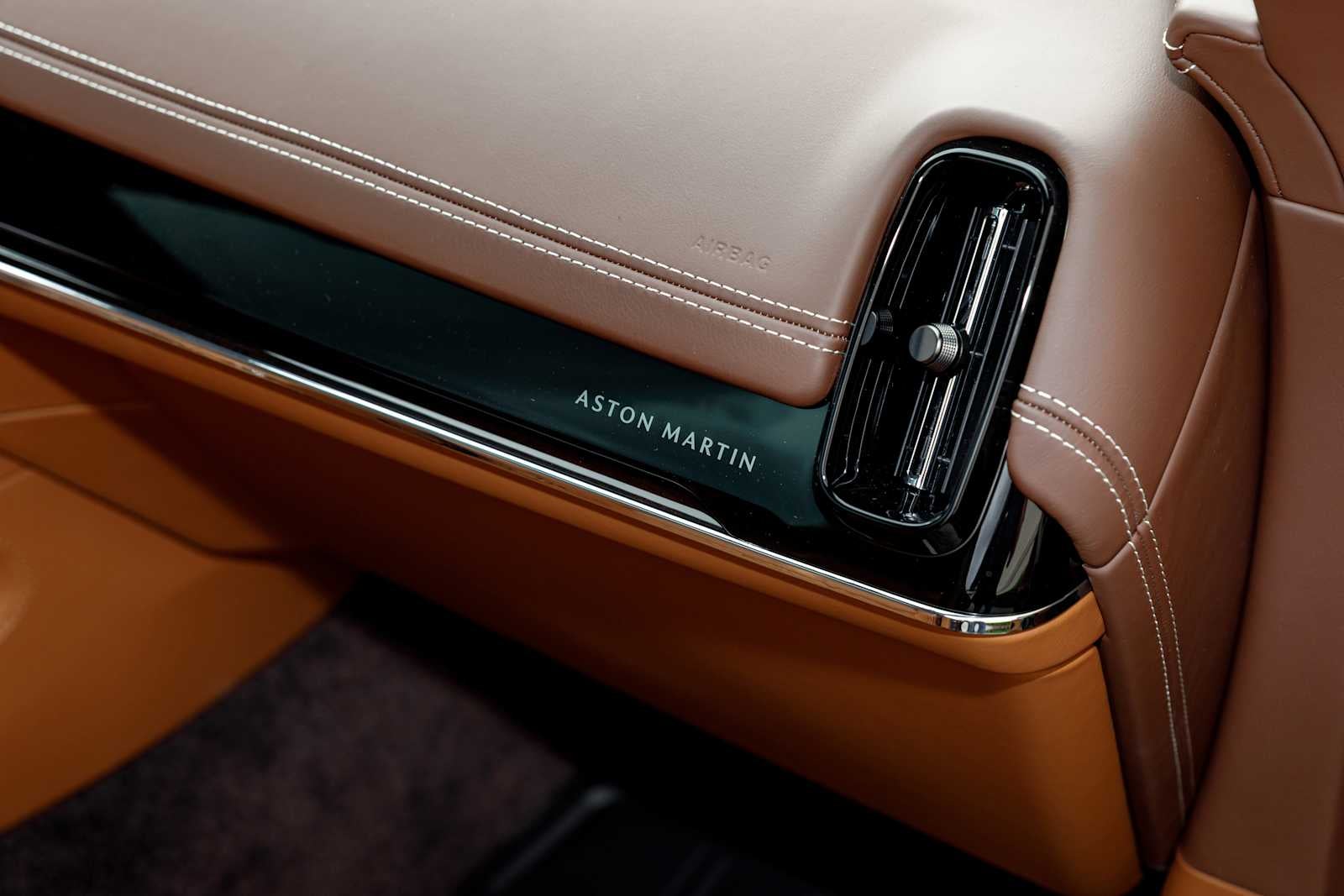 2025 Aston Martin DBX 707