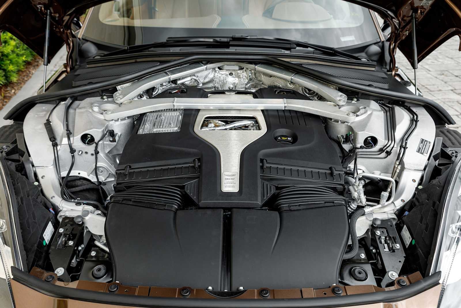 2025 Aston Martin DBX 707