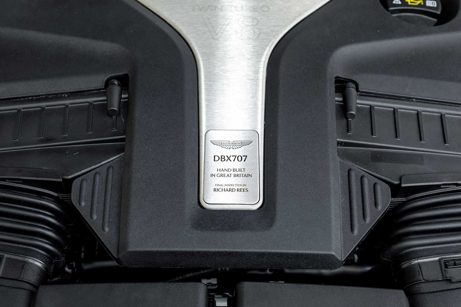 2025 Aston Martin DBX 707