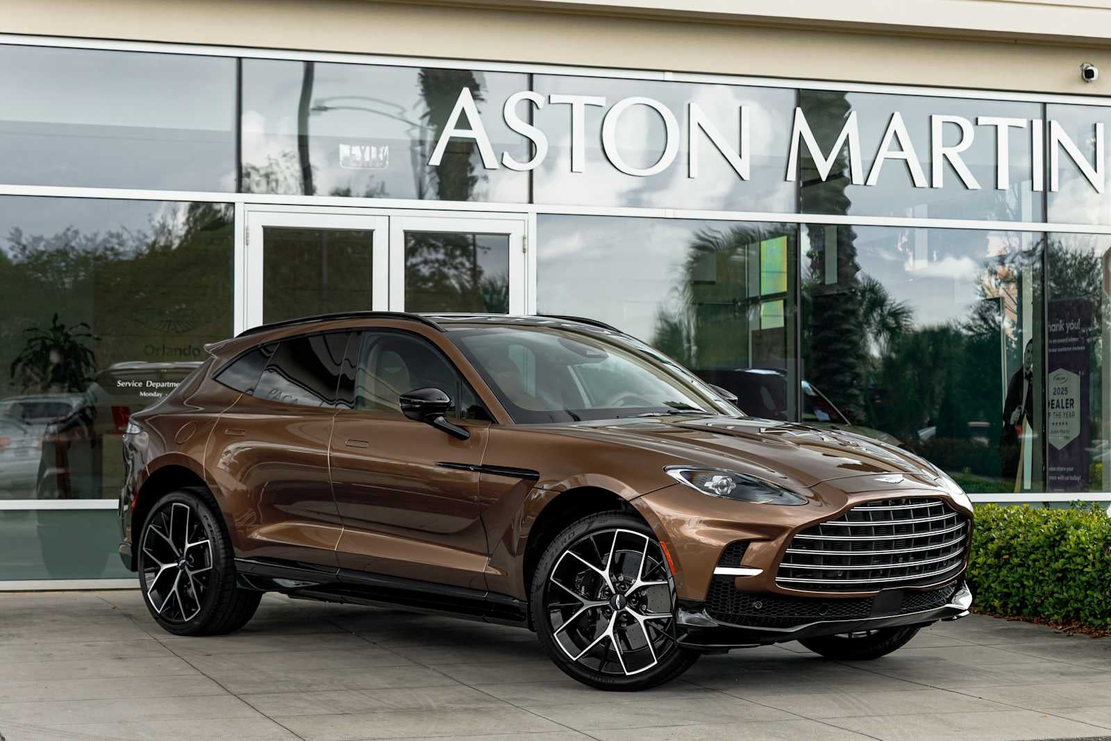 2025 Aston Martin DBX 707