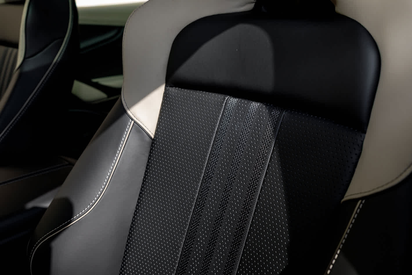 2026 Aston Martin DBX 707