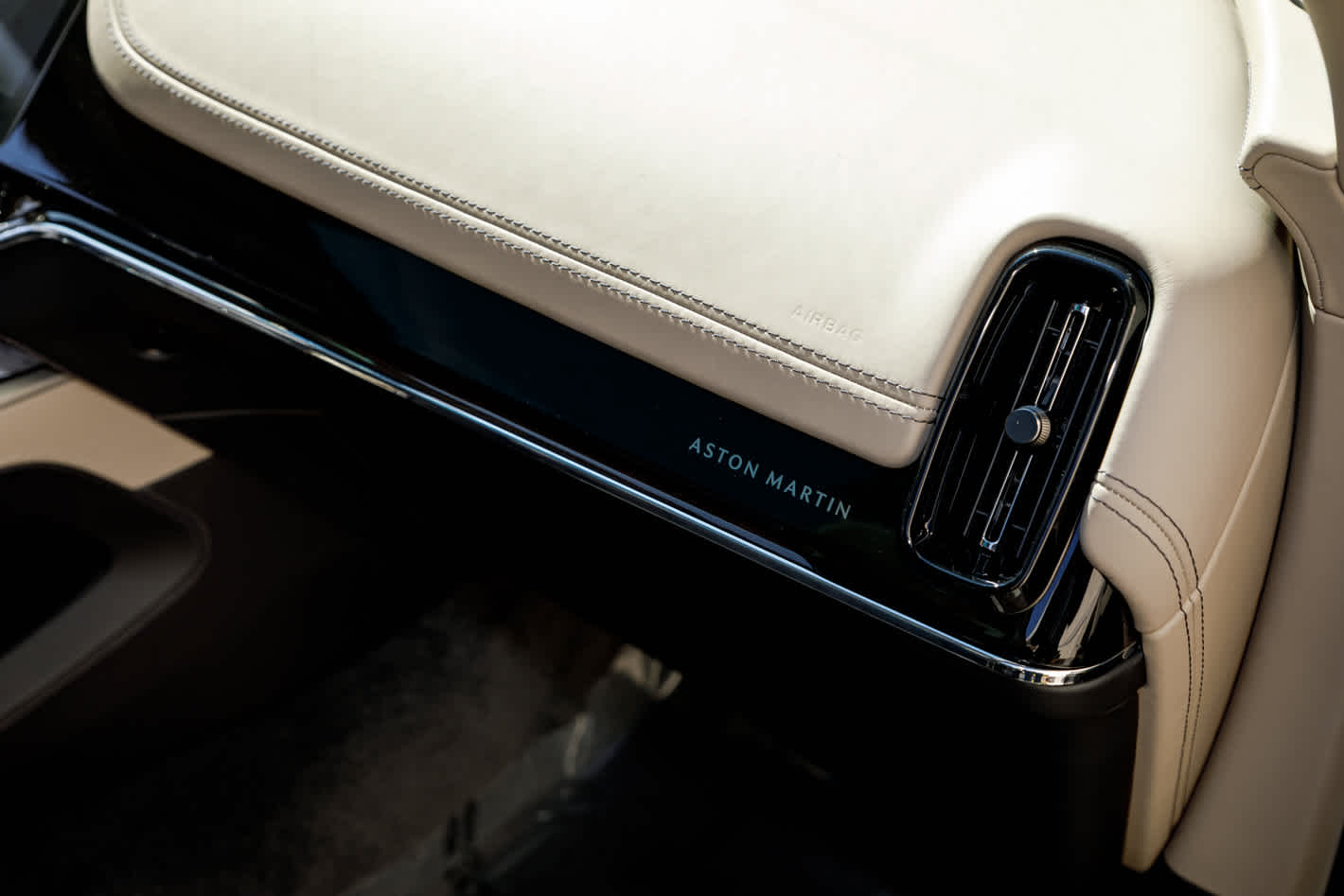 2026 Aston Martin DBX 707