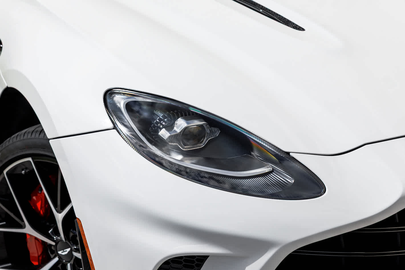 2025 Aston Martin DBX 707