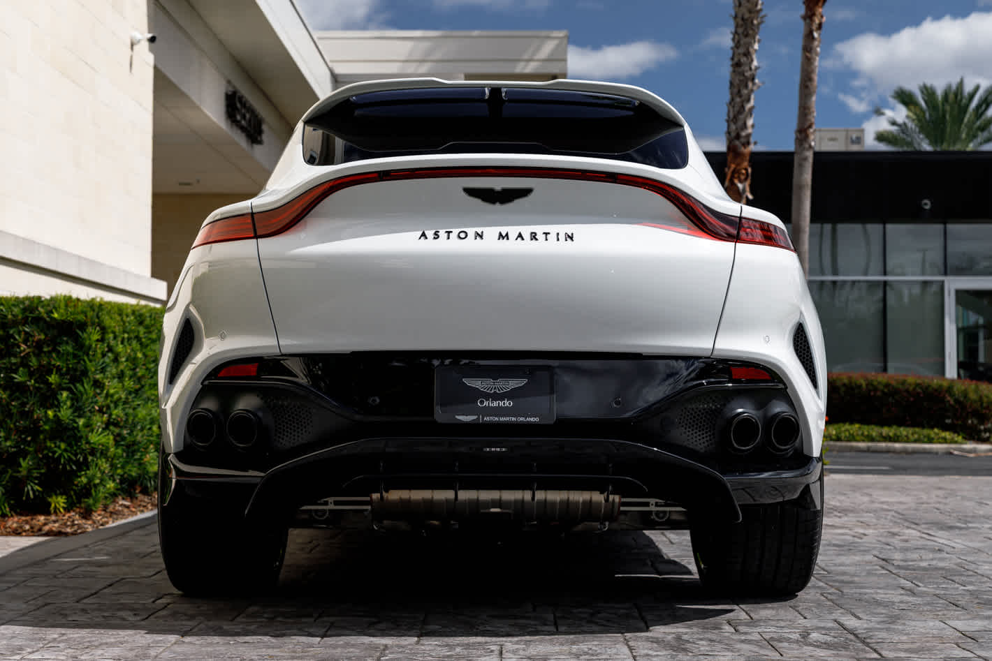 2025 Aston Martin DBX 707