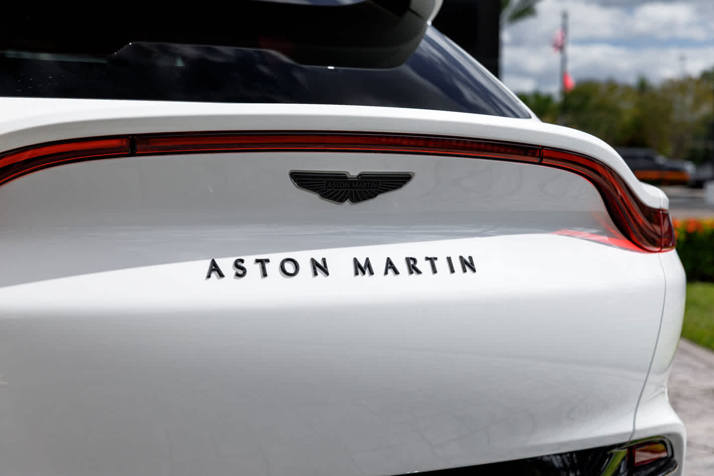 2025 Aston Martin DBX 707