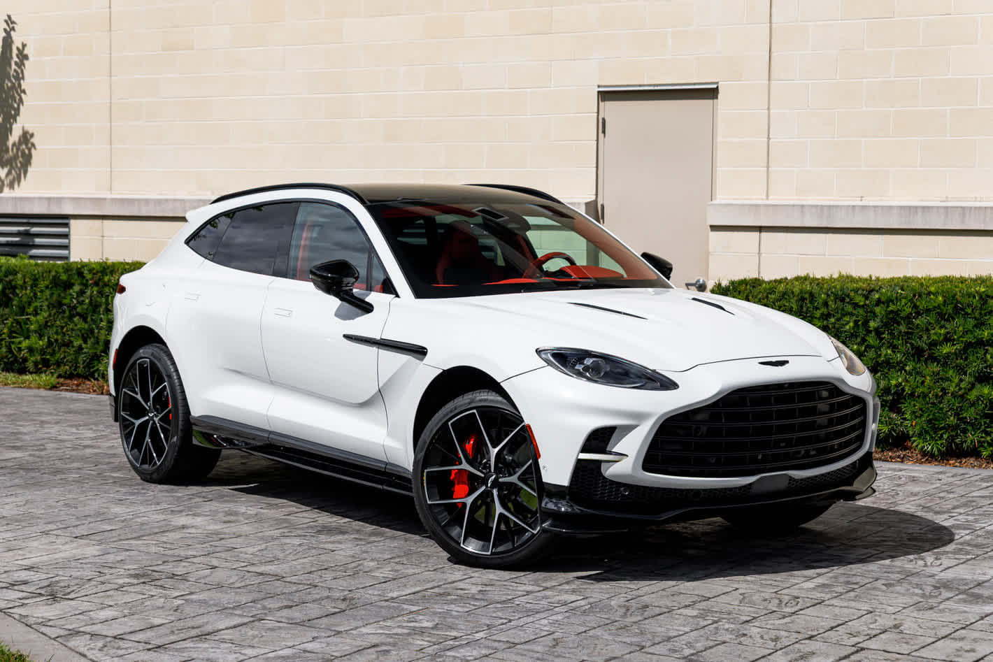 2025 Aston Martin DBX 707