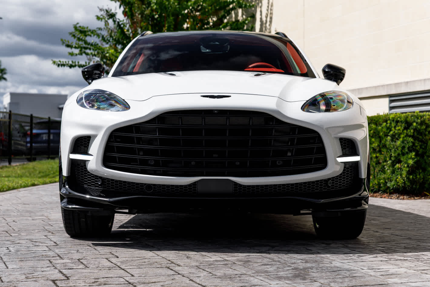 2025 Aston Martin DBX 707