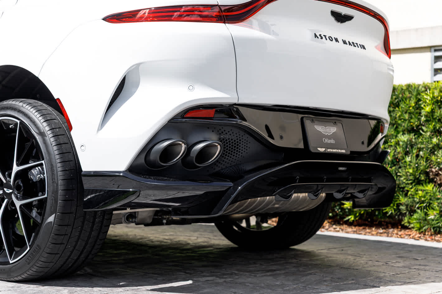 2025 Aston Martin DBX 707