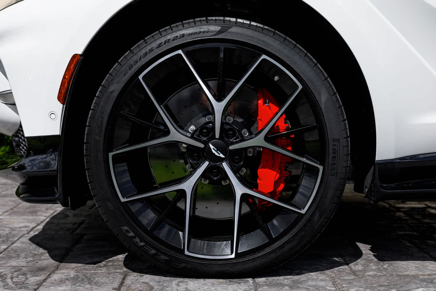 2025 Aston Martin DBX 707