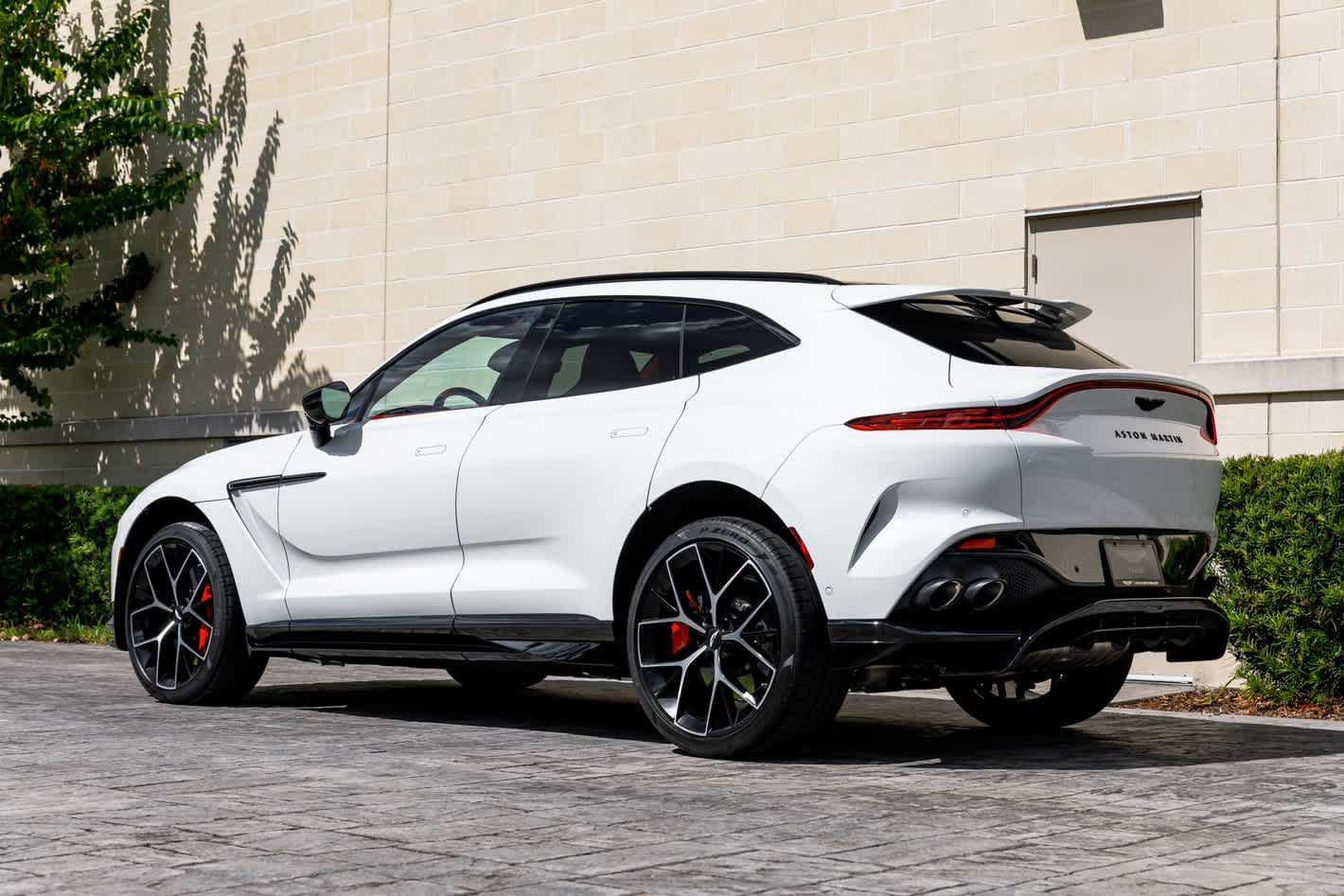 2025 Aston Martin DBX 707