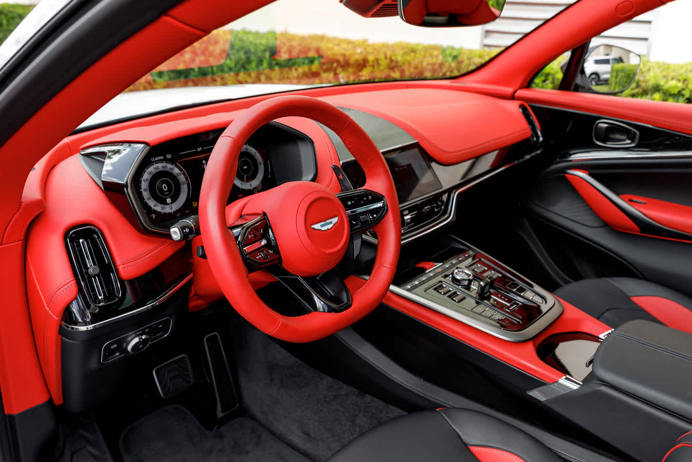 2025 Aston Martin DBX 707