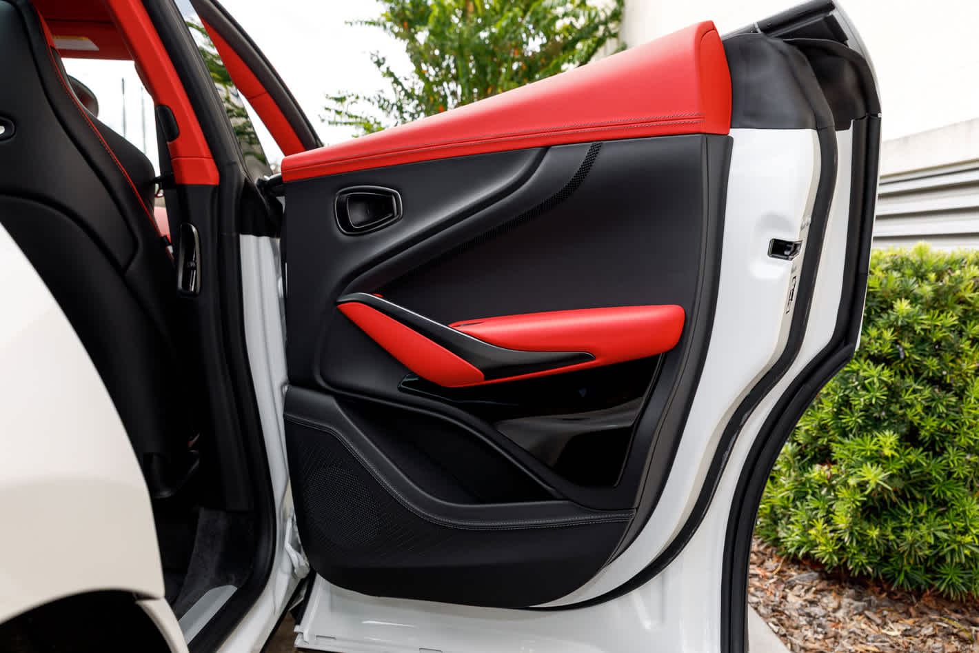 2025 Aston Martin DBX 707