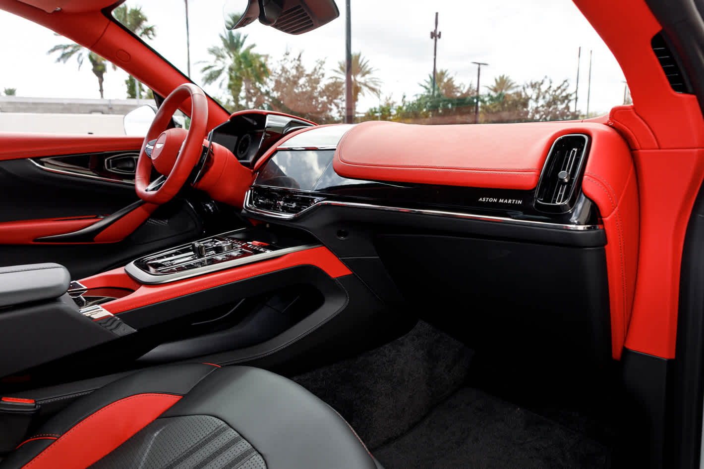 2025 Aston Martin DBX 707