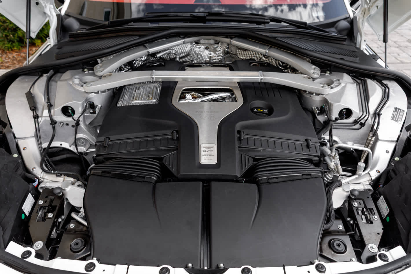 2025 Aston Martin DBX 707