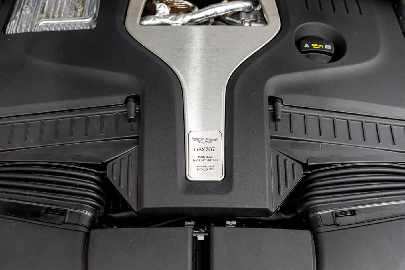 2025 Aston Martin DBX 707