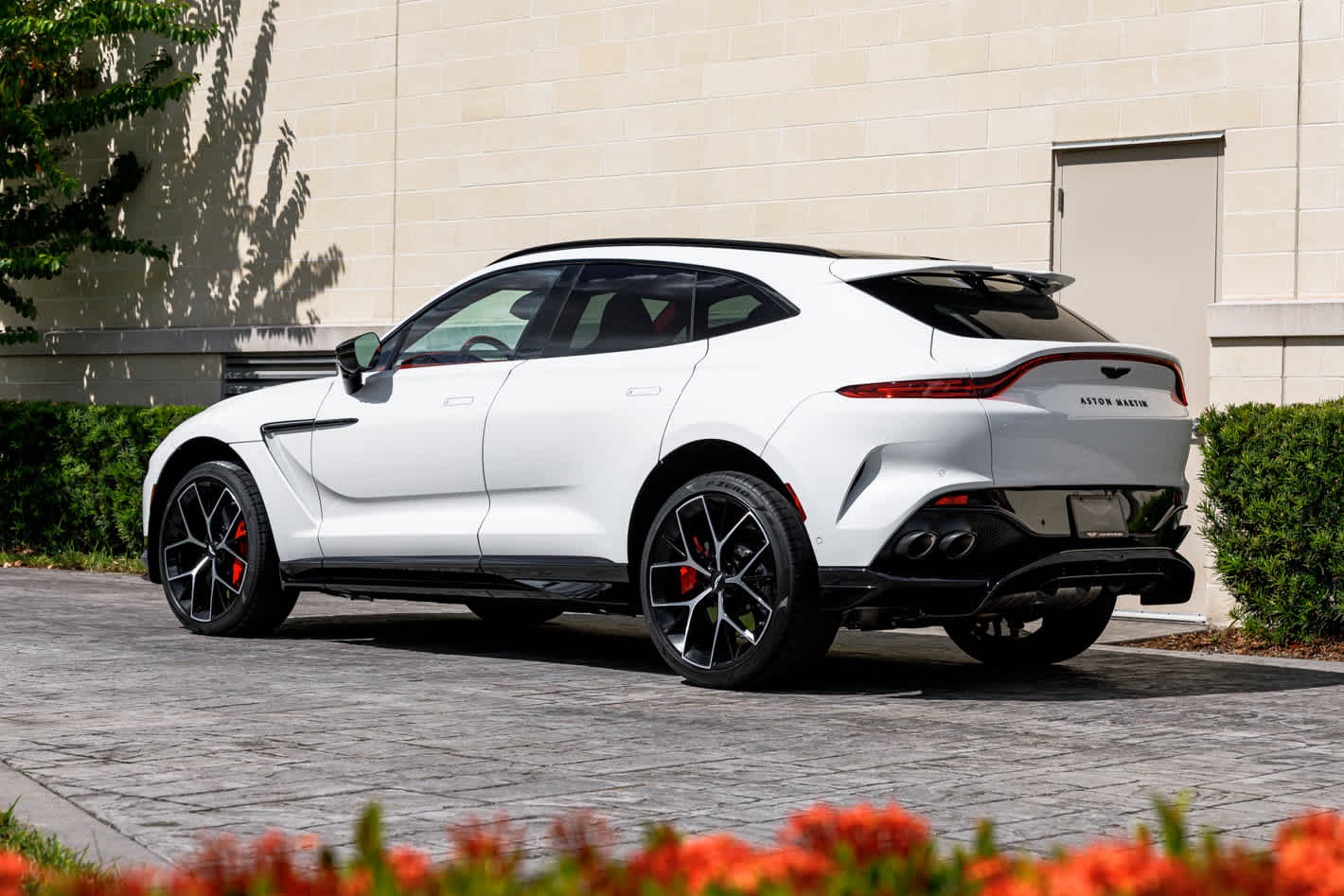 2025 Aston Martin DBX 707