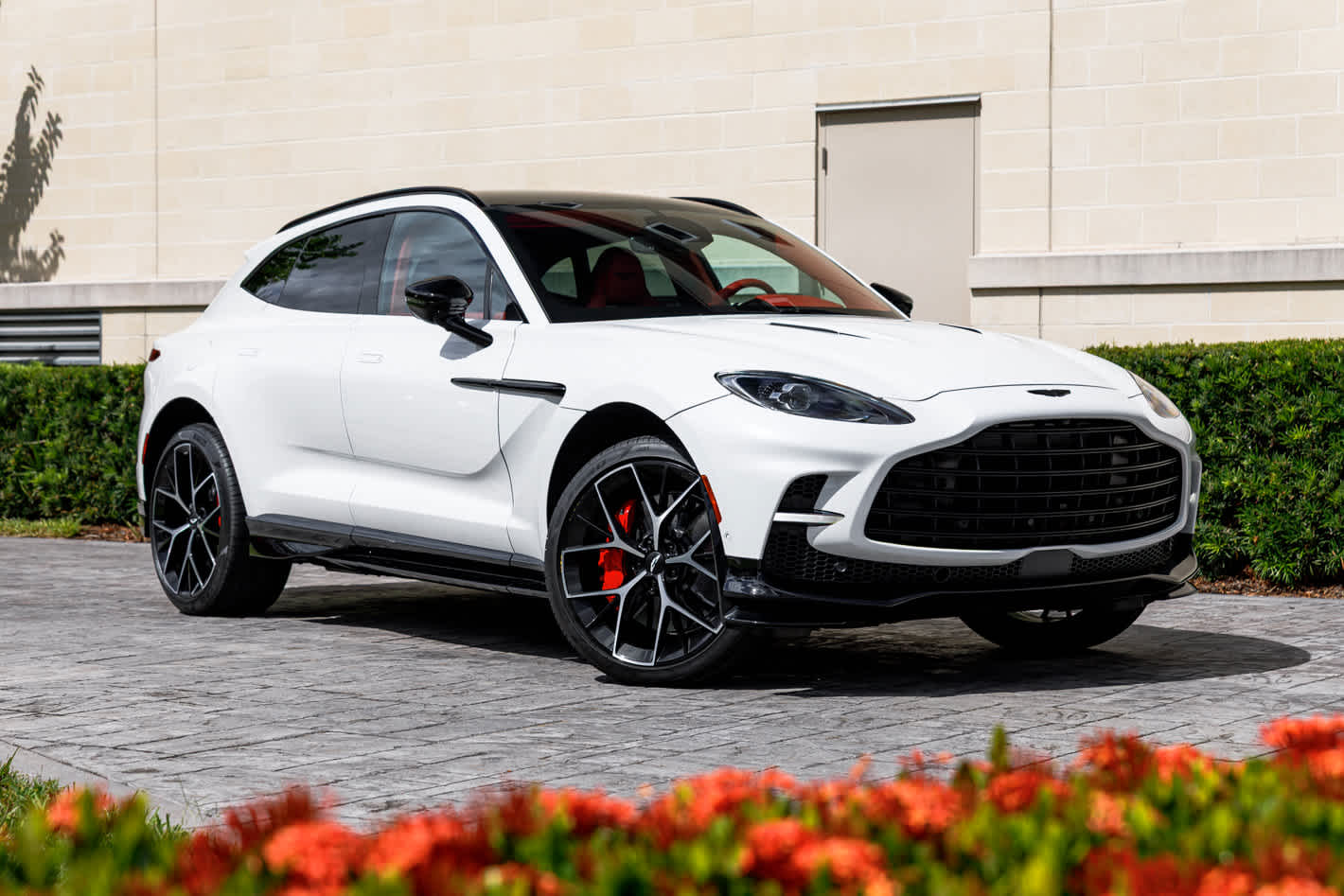 2025 Aston Martin DBX 707