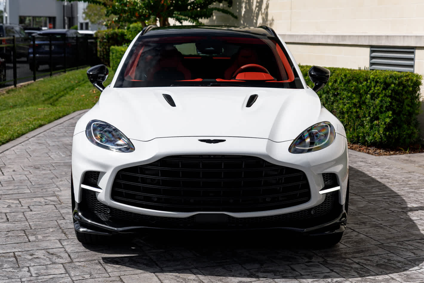 2025 Aston Martin DBX 707