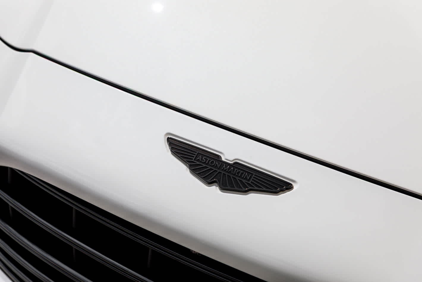 2025 Aston Martin DBX 707