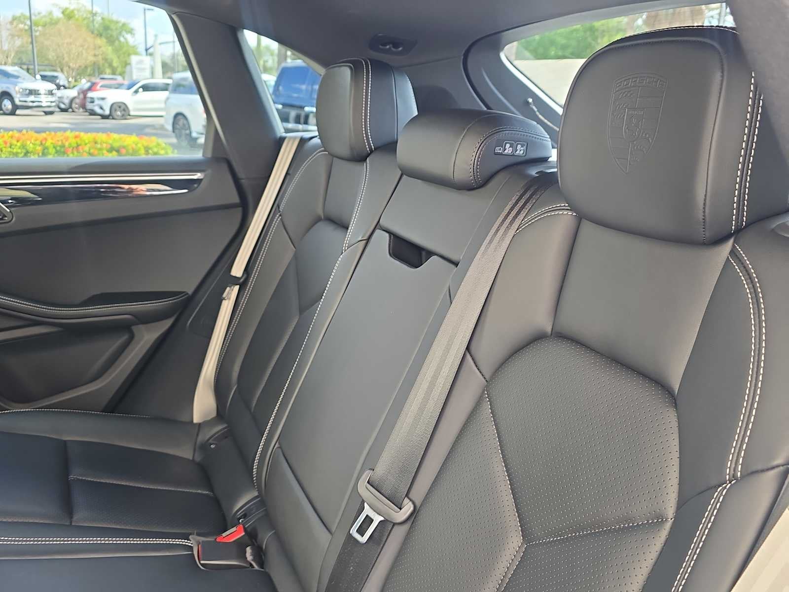 2025 Porsche Macan Base